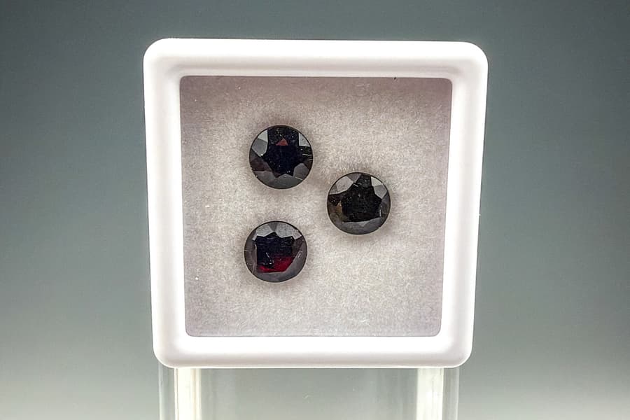 3 Granate 2,40 ct